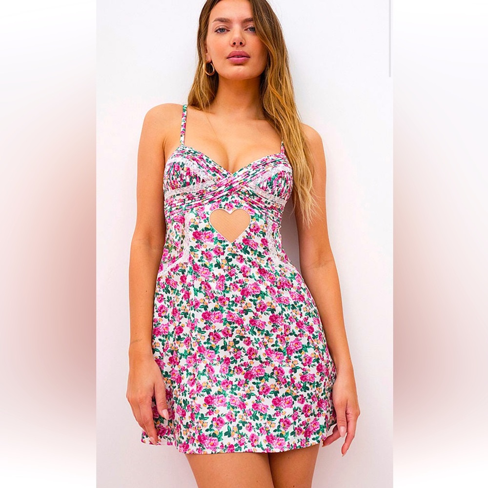 * SOLD OUT MEDIUM* For Love & Lemons HEART BLOOM dress! Bigger boobs OK 👍! 🔥